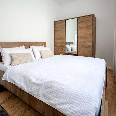 Lilly Deluxe Center & Free Parking Lägenhet Sarajevo