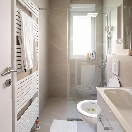 Lilly Deluxe Center & Free Parking Lägenhet *