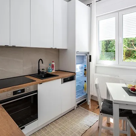 Lilly Deluxe Center & Free Parking Lägenhet